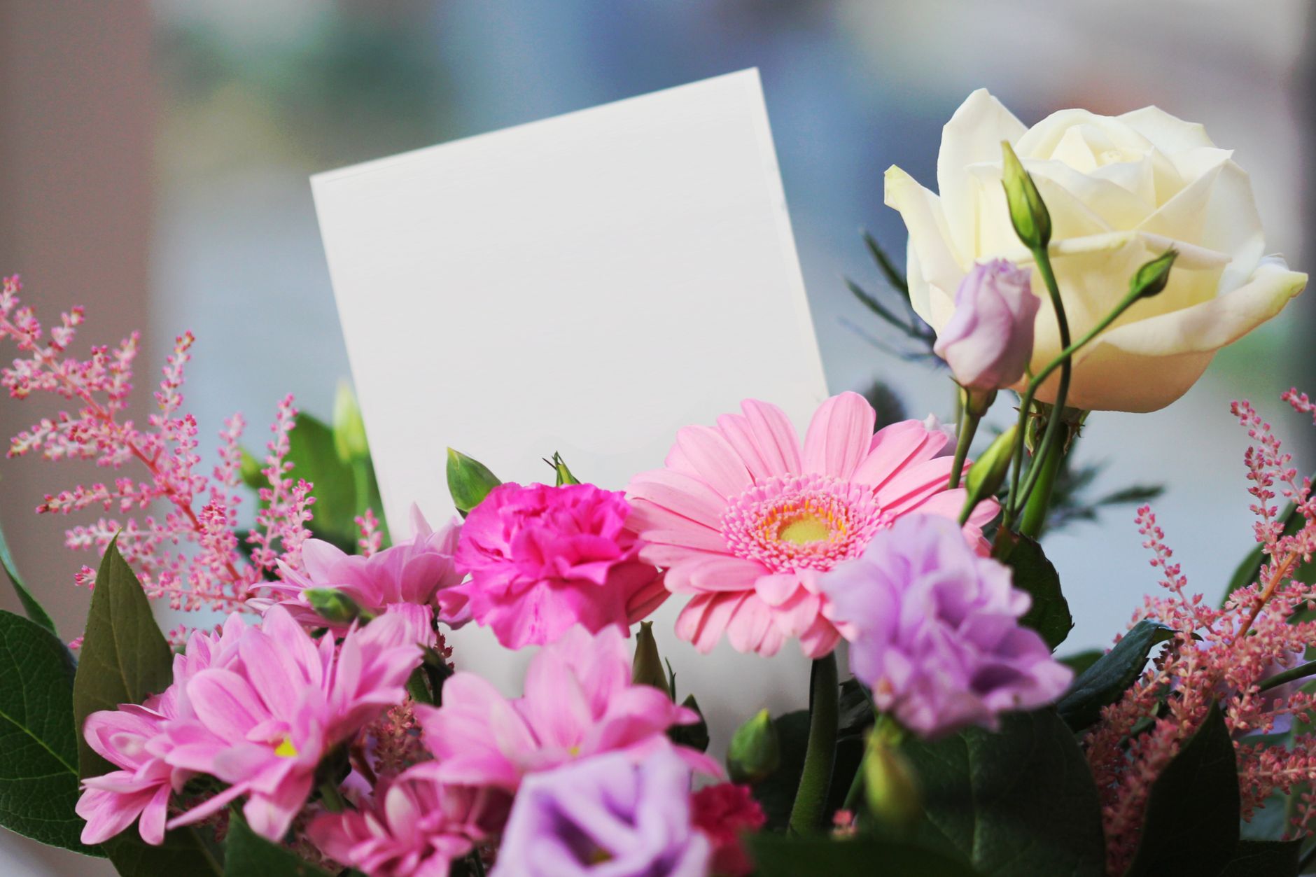 Ruhestand Glückwünsche und Zitate – Blumenstrauß mit leerer Grußkarte